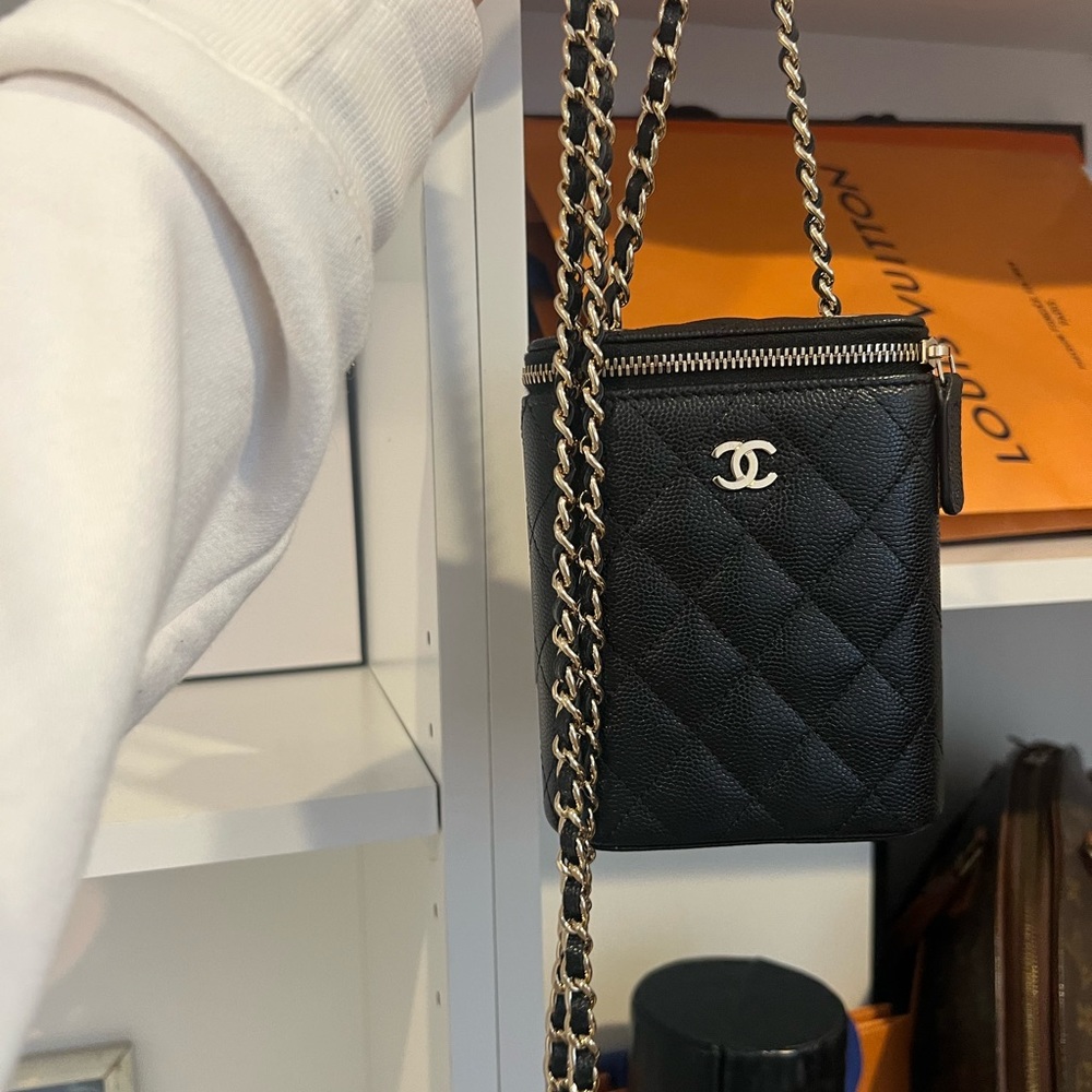 CHANEL Black Quilted Chain Bag - Picture 4 of 8
